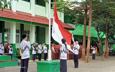 Peringatan Hari Guru Nasional di MTsN 8 Kediri