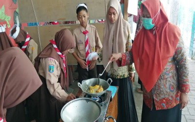 Program Kelas Unggulan MTsN 8 Kediri Menggelar English Camp 2023