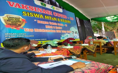 MTsN 8 Kediri Melaksanakan Vaksinasi Hari Ke-2.