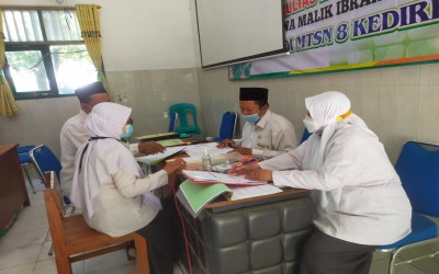 Persiapan Akreditasi 2021 MTsN 8 Kediri Adakan Simulasi