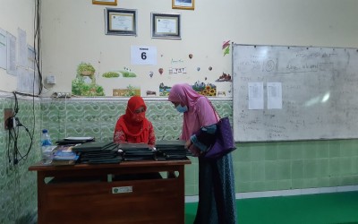 Penerimaan Rapot Semester Genap Tahun Pelajaran 2020-2021